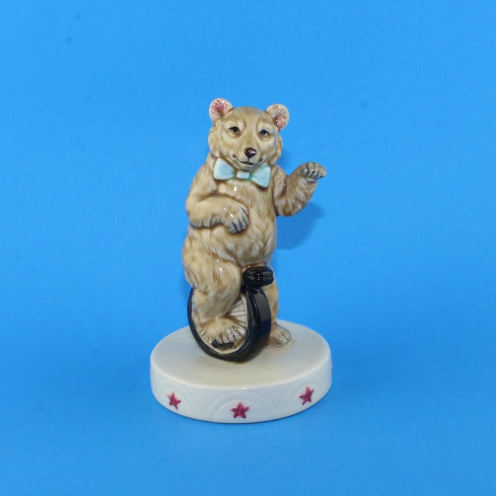 Quon - Quon Circus Bear Act Figurine